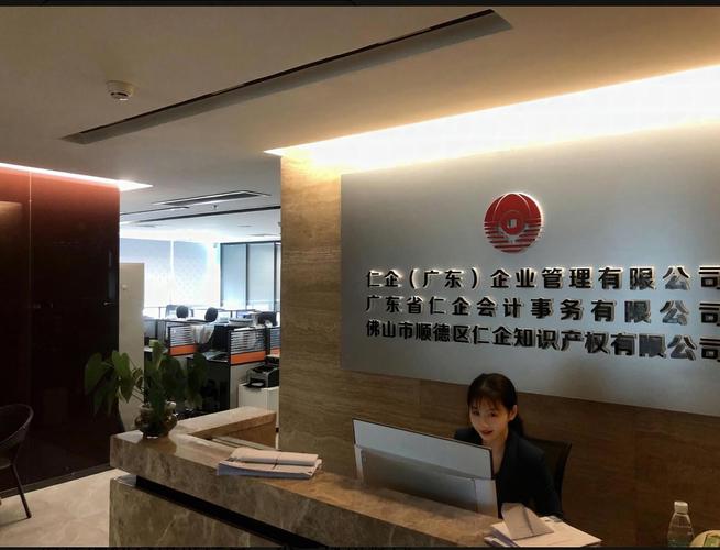 会计公司上班第一天就破防了 财务咨询背后的真实与幻灭